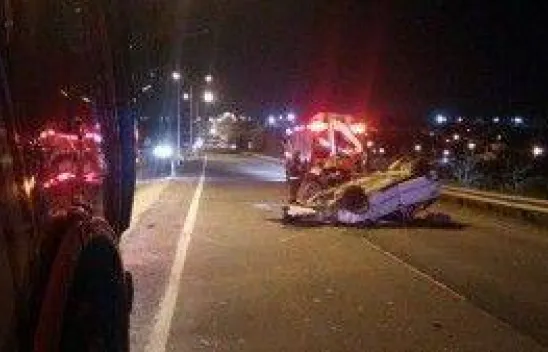 Direksiyon hâkimiyetini kaybedince takla attı