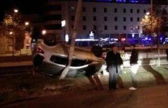 Düz yolda takla attı 1 Yaralı