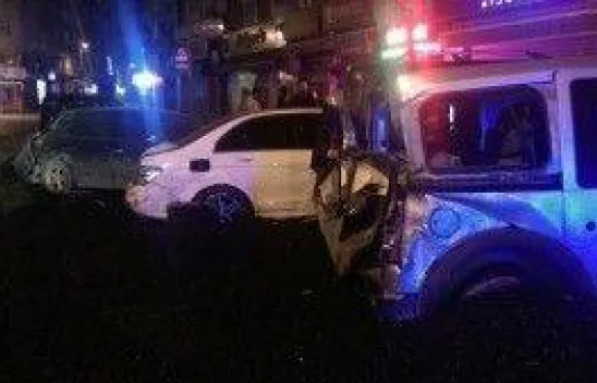 Freni patlayan kamyon 6 aracı parçaladı