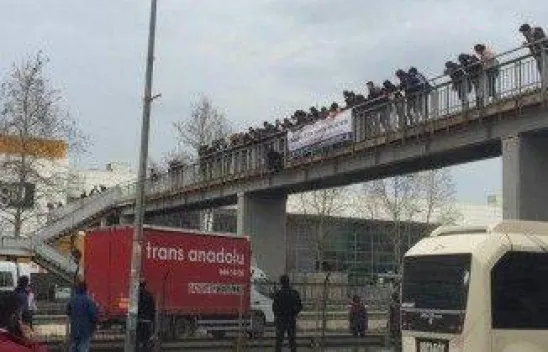 Üst geçitte intihara kalkıştı