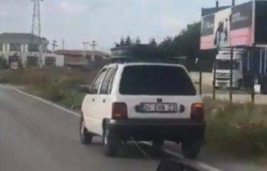 Vicdansız Adam, Köpeği Arabanın Arkasına İple Bağlayarak Sürükledi!