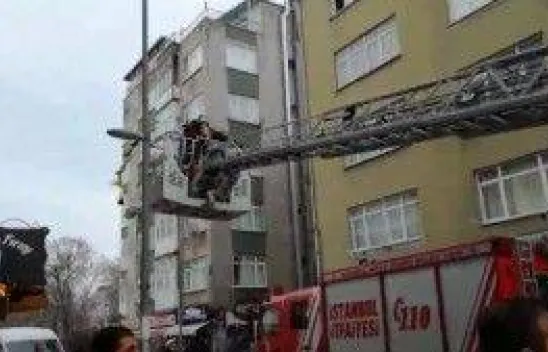 Yaşlı kadını İtfaiye kurtardı