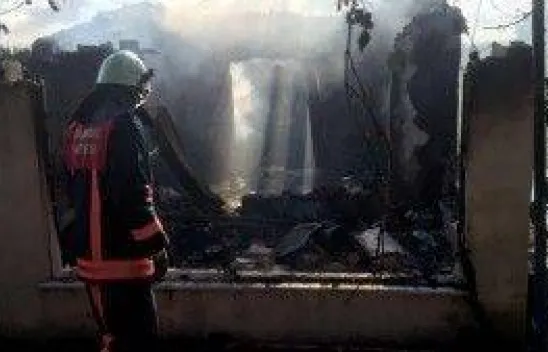 Yangında ev kullanılamaz hale geldi