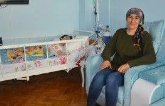 Kızı, gözleri önünde eriyen anneye yardım eli