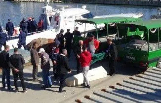 Lüks yat yanarak battı: 2 ölü, 3 yaralı