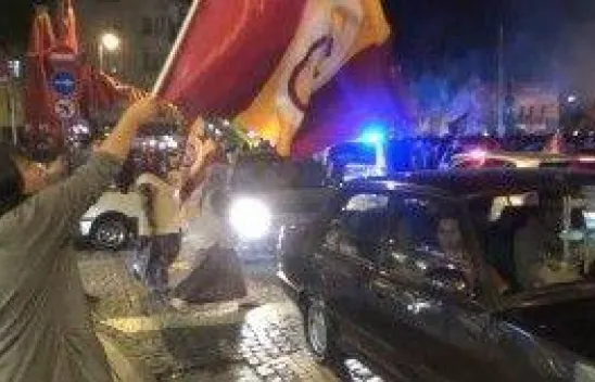 Galatasaraylı taraftarlar, Silivri'de sokağa döküldü