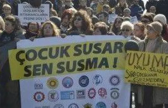 'Çocuk susar, sen susma'