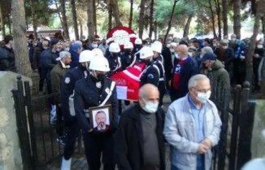 Kalp krizi geçiren emekli polis için tören
