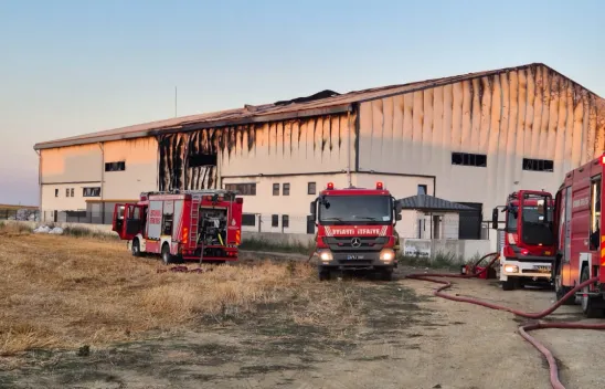Silivri'de geri dönüşüm fabrikasında yangın