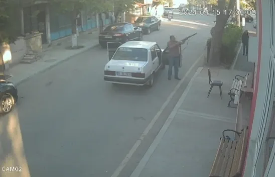 Silivri'de kahvehaneye silahlı saldırı: O anlar kamerada