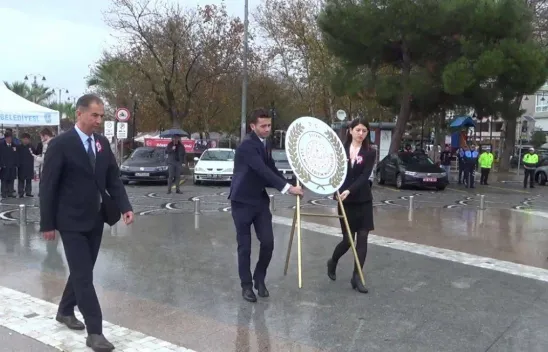 Silivri'de Öğretmenler günü törenle kutlandı.