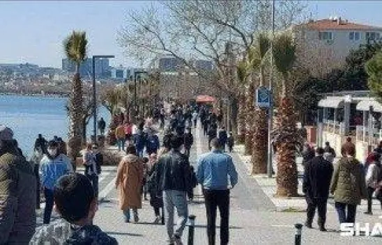 Sosyal mesafesiz Cumartesi