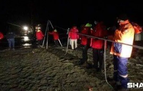 Silivri'de römorkörden kopan duba karaya oturdu