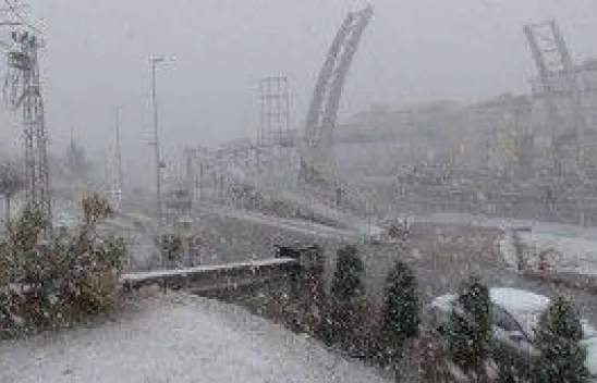 Silivri'de kar şiddetini arttırdı