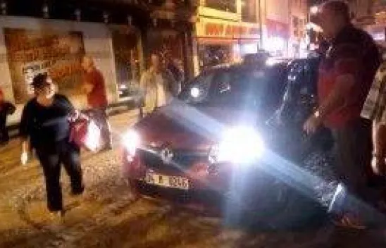 7 kişi taksiye binmek isteyince kavga çıktı !