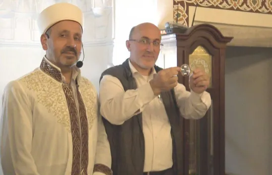 Tarihi camide Sakal-ı Şerif İzdihamı