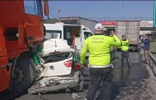 TEM'de zincirleme kaza, 2'si ağır 6 yaralı