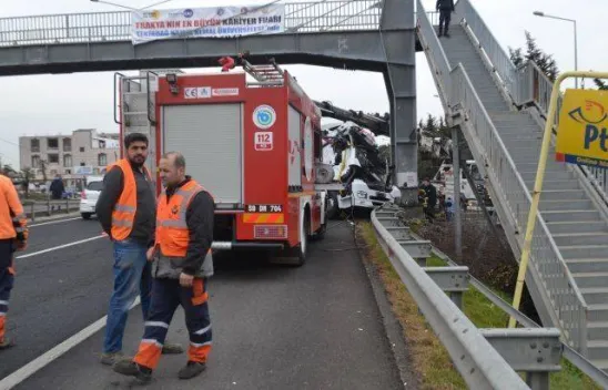 Tır şoförünün feci şekilde öldüğü kaza kamerada