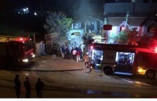 Mobilya üretimi yapılan iş yerinden yangın çıktı