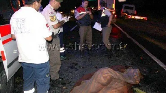 TIR, traktöre, traktör BMW'ye çarptı: 1 ölü 1 yaralı