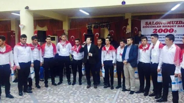 CHP'li gençler asker geceleri ziyaretlerini sürdürüyor