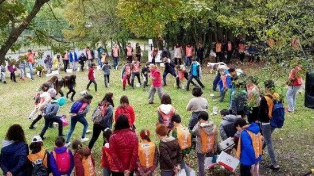 Minikler Meşe Palamudu Topladı