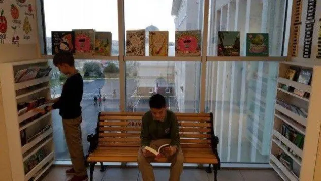 Okul içinde yabancı sokak