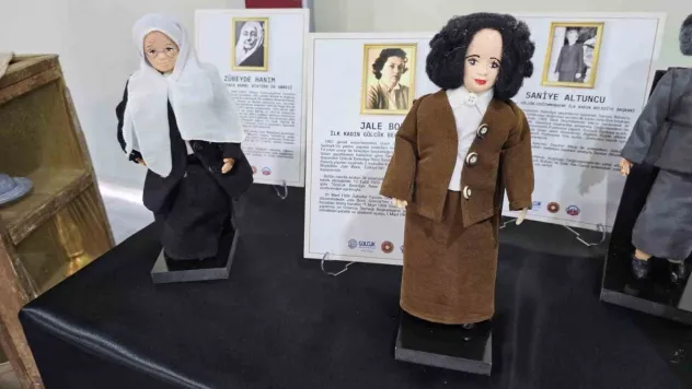 'Kahraman Türk Kadınları ve Folklorik Bebekler Sergisi' Gölcük'te açıldı
