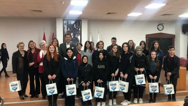 'Mutlu Kadın Mutlu Toplum' kompozisyon yarışmasında öğrenciler ödül aldı