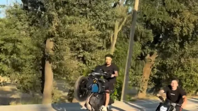 'Sadece ölüler görür' mesajına 'Polis de görür' deyip gözaltına aldılar