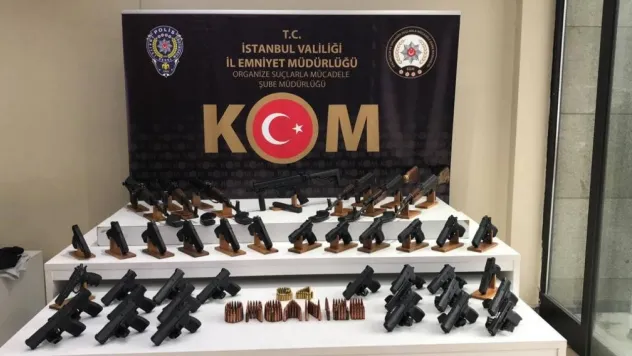 15 yaşındaki Büşra Polat'ın ölümüne neden olan hasım çetelerden ele geçirilen silahlar sergilendi