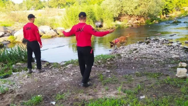 17 gündür kayıp olan Korhan Berzeg, görüldüğü iddia edilen Gönen Çayı ve çevresinde aranıyor