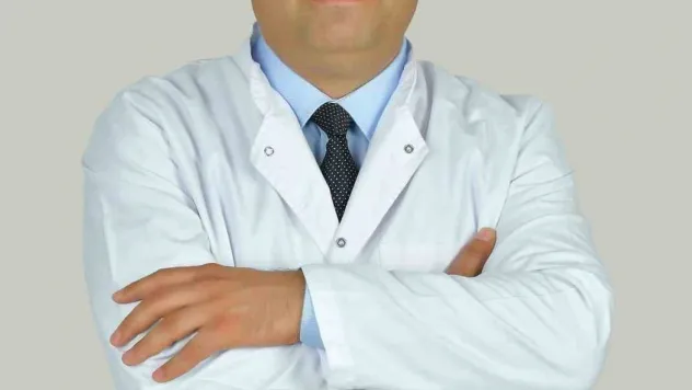 2 yaşındaki bebeğin böbreğindeki taş kapalı yöntemle alındı