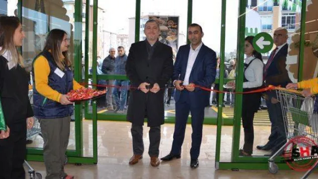 File market 40.şubesini açtı