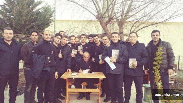 Zafer Baysal, şiirlerini kitaplaştırdı