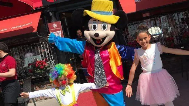 Moody's Cafe'de 23 Nisan coşkusu