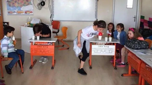 Yaz okulunda muhteşem bir yaz geçiriyorlar