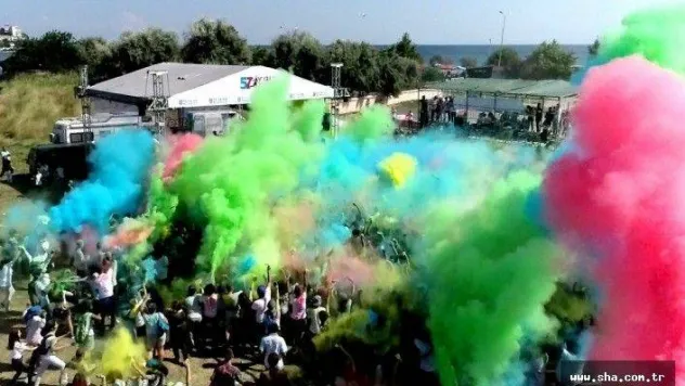 Binlerce Genç Color Fest İle 'Yoğurda Renk Kattı