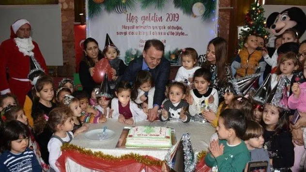 Miniklere Erken Yeni Yılı Kutlaması