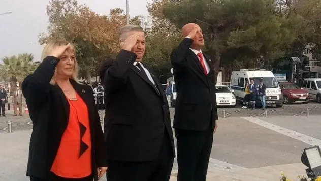 Muhtarların asker selamı törene damga vurdu