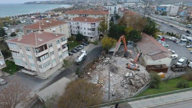 Silivri'de Eski Emniyet Lojmanları Yıkıldı