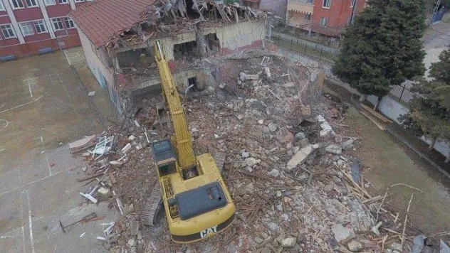 Büyükçavuşlu Ortaokulu'nun Yıkımı Tamamlandı