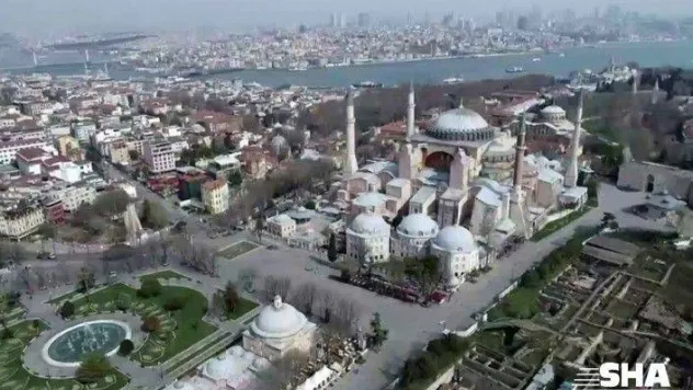 Tarihi Sultanahmet Meydanı tarihin en sakin günlerini geçiriyor