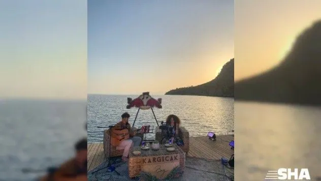 En uzun günde Evrencan Gündüz ile Elif Çağlar en sevilen şarkılarını binlerle birlikte söyledi