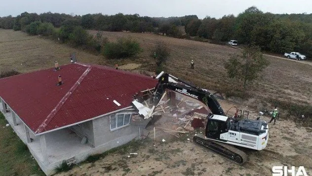 Çayırdere'de 2 Kaçak Yapı Daha Yıkıldı