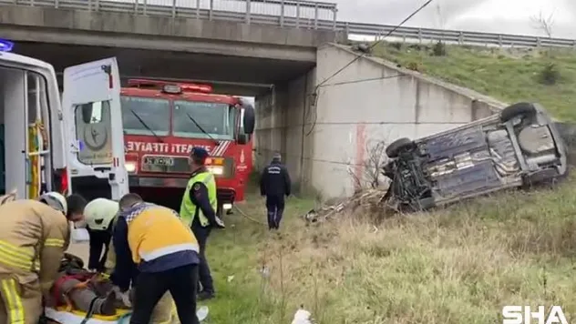 Aracıyla Viyadükten düştü ! Araç içinde sıkıştı