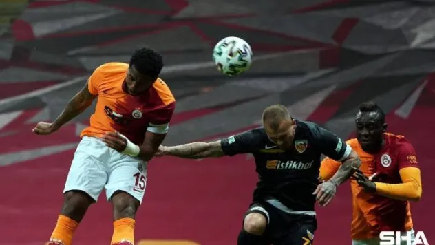 Süper Lig: Galatasaray: 0 - Kayserispor: 0 (İlk yarı)
