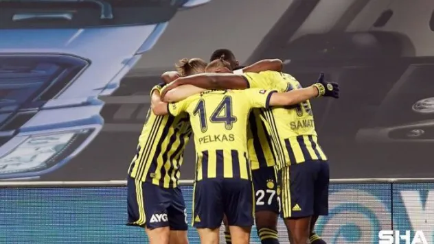 Süper Lig: Fenerbahçe: 1 - Hes Kablo Kayserispor: 0 (İlk yarı)