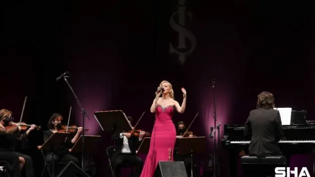 14 Şubat'ta 'Zamansız Aşk Şarkıları' İş Sanat'ta