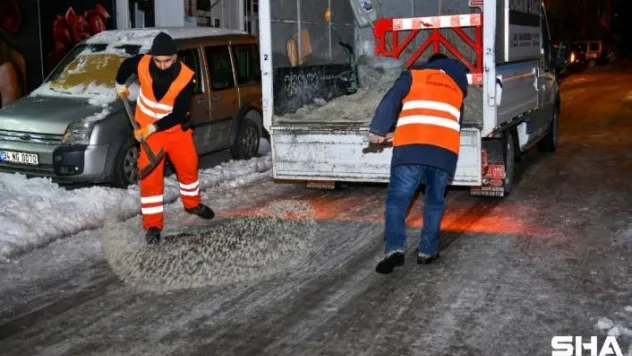 Karla mücadele ekiplerinin çalışmaları gece boyunca sürdü
